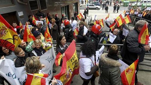 La Fiscalía investiga los insultos a miembros de la AVT en el País Vasco