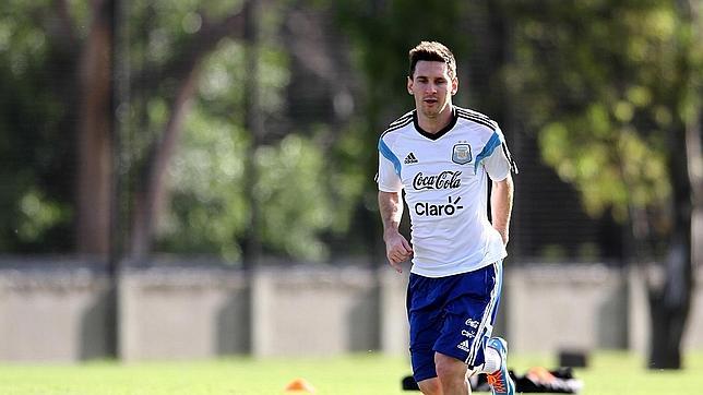 Messi viaja el miércoles después de completar su recuperación