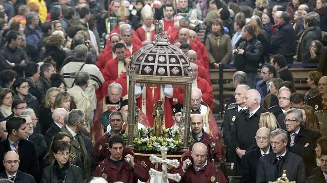 Reyes Leis pide al Apóstol que la «solidaridad» de Angrois «no decaiga»