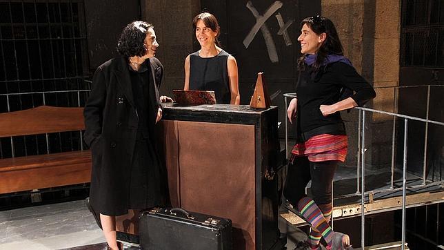 Una escena de «Penal de Ocaña» (Sala Kubik Fabrik)