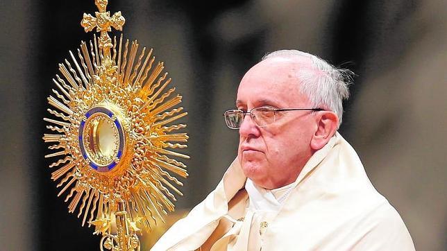 El Papa pide «no mirar la vida desde el balcón y comprometerse con lo humano»