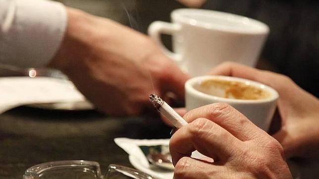 Dejar el tabaco y dejar las bebidas excitantes, como el café