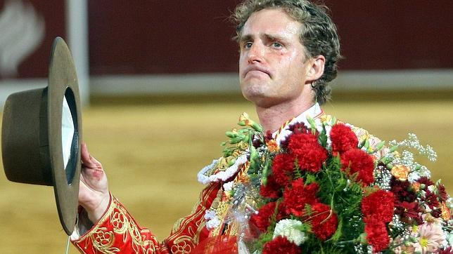 El matador de toros cordobés José Luis Moreno se corta la coleta