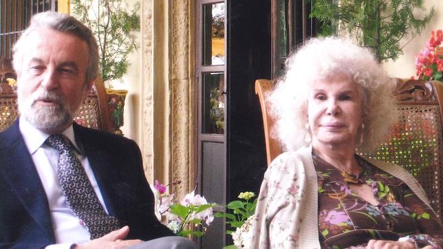 Francisco Trujillo es mucho más que su neurocirujano, fue padrino de la última boda de Cayetana de Alba