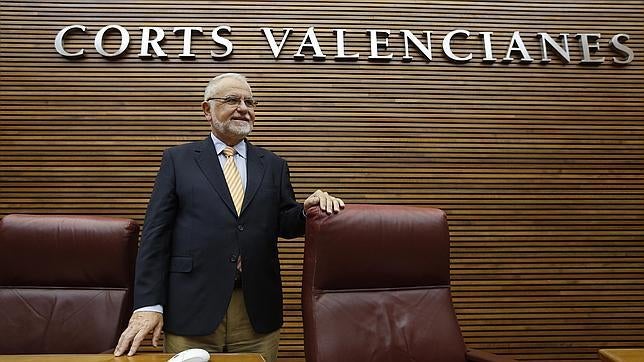 Cotino renuncia a la dedicación exclusiva en las Cortes para centrarse en el cultivo de caquis