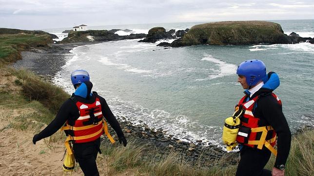 Finaliza sin noticias el tercer día de rastreo de los desaparecidos en Valdoviño