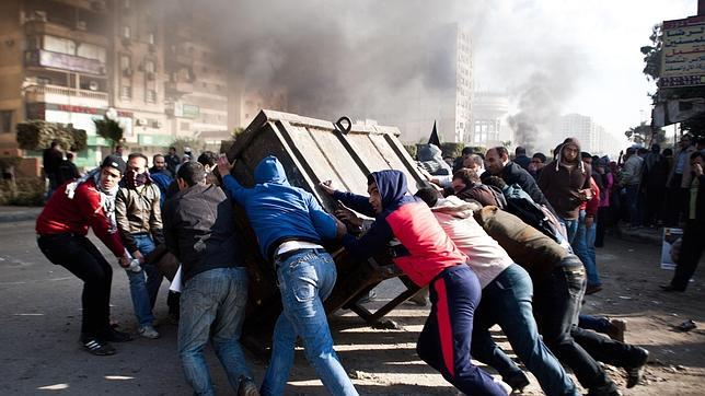 Hasta tres años de cárcel para un centenar de islamistas egipcios por manifestarse