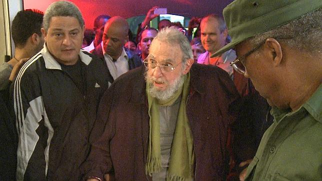 Fidel Castro aparece en público por primera vez después de nueve meses
