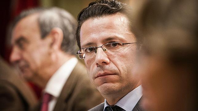 Así es la estrategia de Tomás Gómez para presionar a los jueces por la sanidad