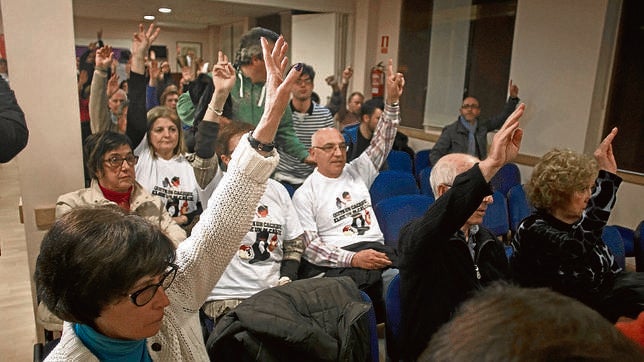 Guerra total en IU de Rivas: los militantes no quieren a su alcalde