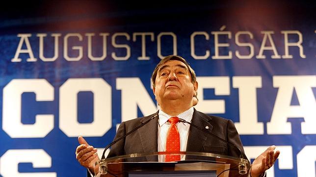 Aval al convenio de Lendoiro que sitúa al Deportivo al filo de la navaja