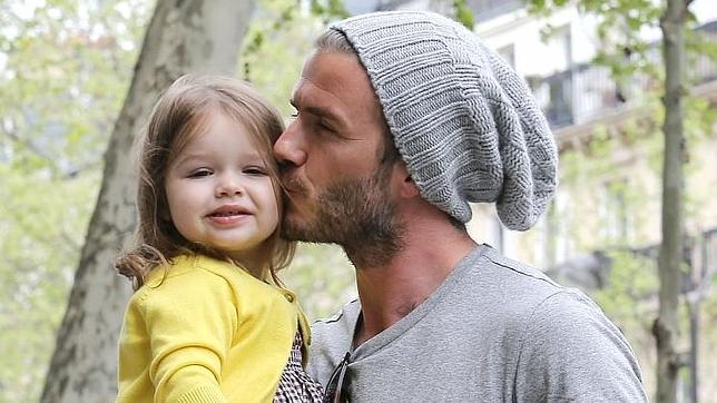 Beckham regaló a su hija Harper una obra de Damien Hirst de más de 700.000 euros