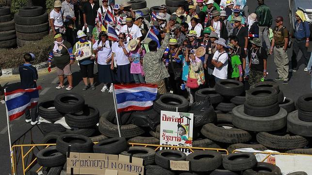 Los manifestantes de Bangkok estrechan el cerco sobre el Gobierno