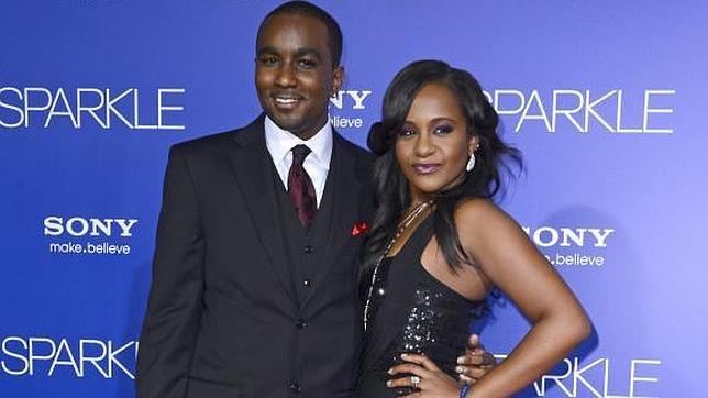 La hija de Whitney Houston se casa con su hermano