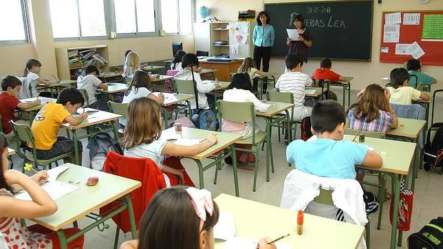 La Comunidad de Madrid aumentará una hora semanal de Lengua y Matemáticas y dará más peso al inglés en Primaria