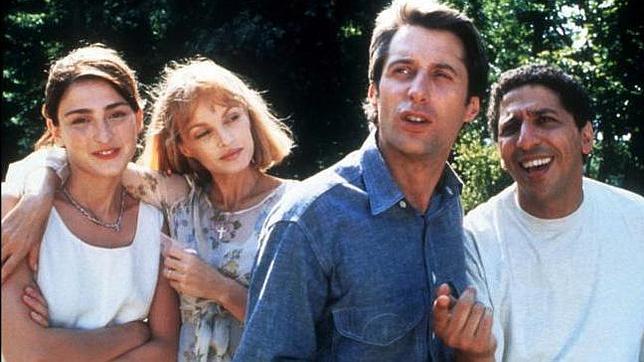 Gayet en una escena de «2 papás y una mamá con Arielle Dombasle, Smaïn y Antoine de Caunes