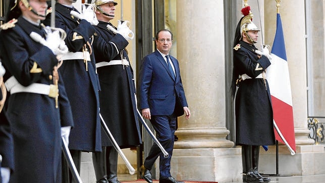 El rumor del embarazo de Gayet, amante de Hollande, añade morbo al escándalo