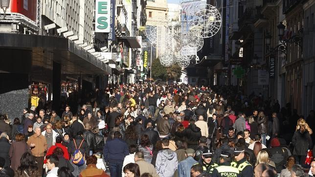 La calle Preciados bate récord de afluencia de consumidores durante las rebajas