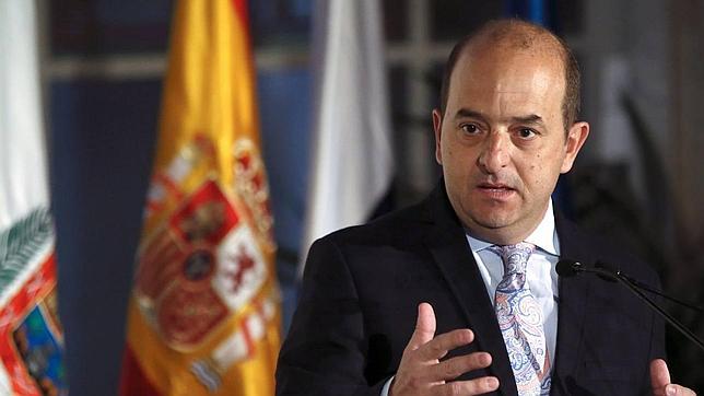 Cardona pide a Rivero negociar con Repsol «las oportunidades» de las prospecciones petrolíferas frente a Canarias