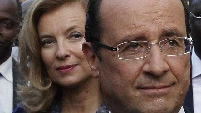 Una relación sadomasoquista: Hollande, entre la cólera de los sindicatos y las garras de Valérie