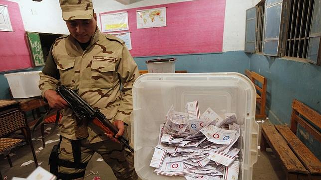 Batalla de cifras de participación tras el segundo día de referéndum en Egipto