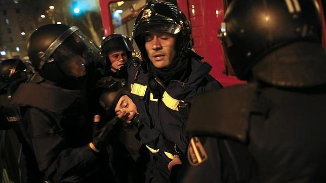 El ayuntamiento de Madrid y la delegación de Gobierno se enfrentan por la detención de un bombero