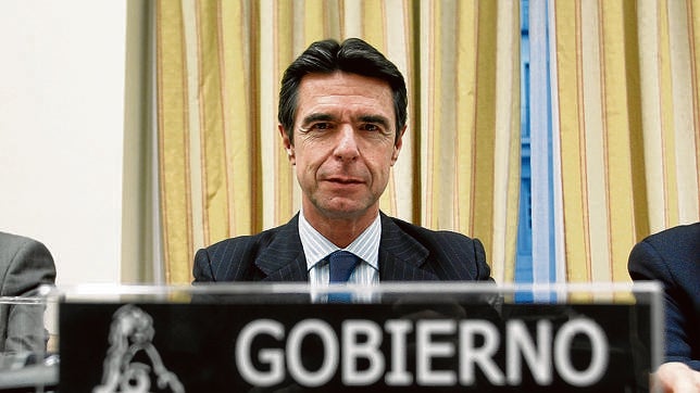 Soria confirma que la revisión de la luz será con un plazo mayor que el trimestre