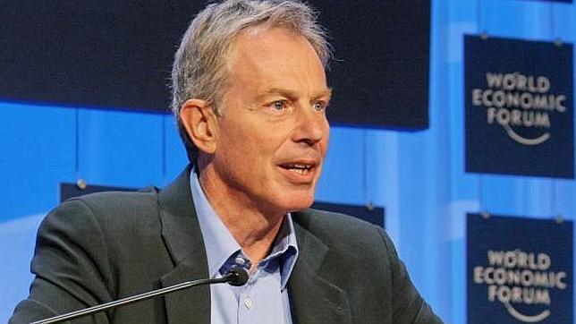Tony Blair, «arrestado» por un DJ mientras cenaba con su familia