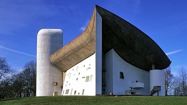 Destrozan una vidriera de Le Corbusier en su capilla de Ronchamp