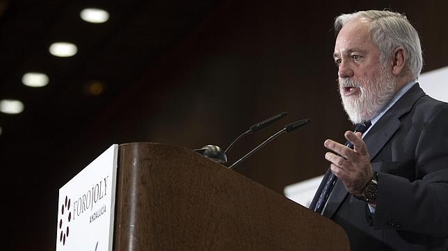 Arias Cañete se reunirá con los sindicatos para analizar el ERE en Coca-Cola