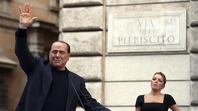 Berlusconi y sus «velinas», investigados por falso testimonio en el «caso Ruby»