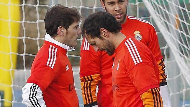 Diego López es preferido por su juego aéreo antes que Íker por los mano a mano