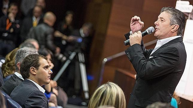 El cantante Francisco todavía no está afiliado a Ciutadans