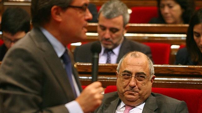 Tres «históricos» más del PSC amenazan a Navarro con irse