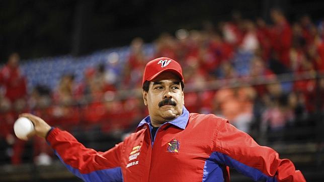 Maduro reduce el cupo de divisas a los venezolanos