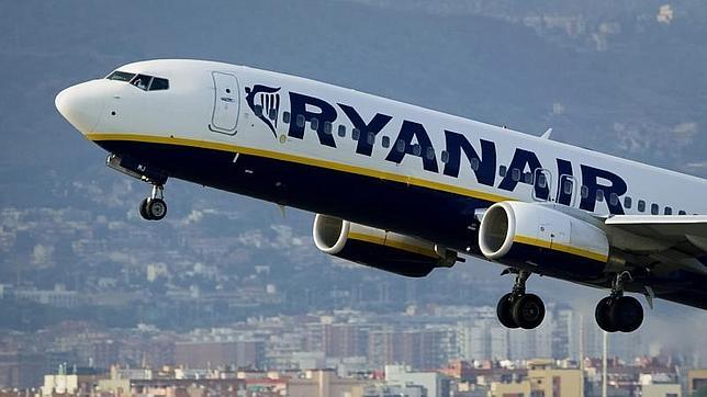 Un grupo de pasajeros de Ryanair saquean el «duty free» indignados por un retraso