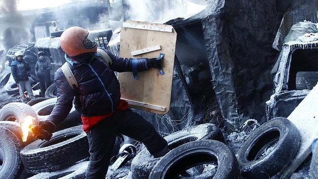 Yanukóvich destituye al alcalde de Kiev que autorizó la represión que prendió la mecha de los manifestantes