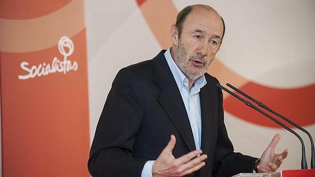 Rubalcaba espera que el «desembarco» del PP en Cataluña no sea solo una campaña electoral