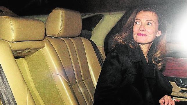 Primera imagen de la ex de Hollande, muy sonriente, tras hacerse pública la ruptura