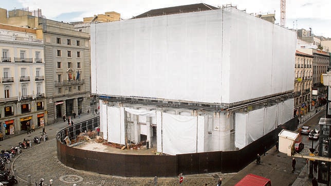 Las lonas del edificio del Tío Pepe se retirarán próximamente