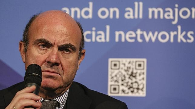 De Guindos prevé que España crezca cerca del 1% en 2014 y que se cree empleo neto