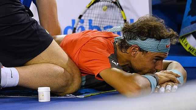 Nadal sufre una sobrecarga en la espalda