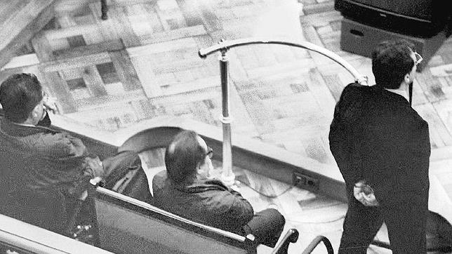 José Gilart, a la derecha y de pie, durante el juicio