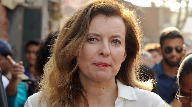 Trierweiler prepara su venganza, sin prisa pero con «refinamiento»