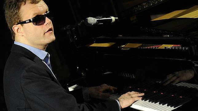 Derek Paravicini, el genio musical de una persona autista y ciega de nacimiento