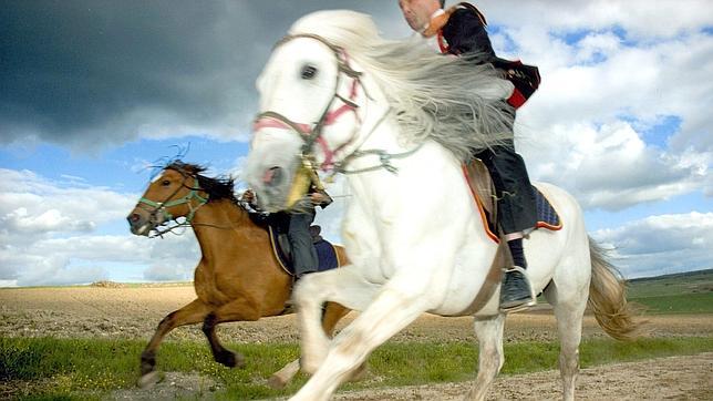 Imagen de las carreras durante la Caballada de Atienza
