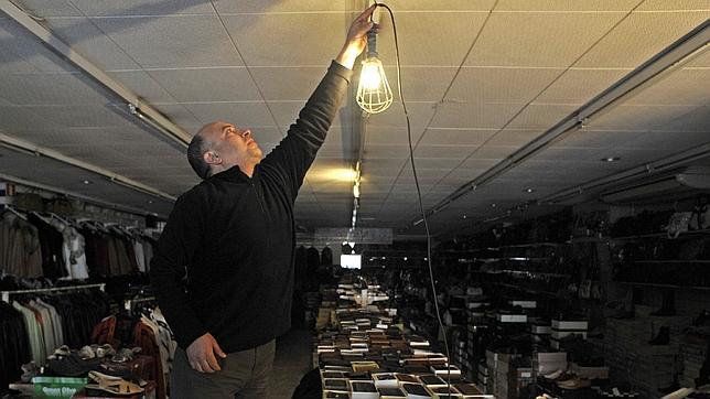 Industria vuelve a modificar con sigilo y al alza las tarifas eléctricas domésticas