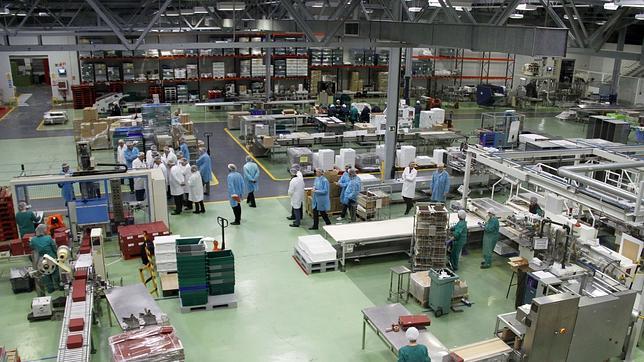 La industria española crea empleo por primera vez en 41 meses