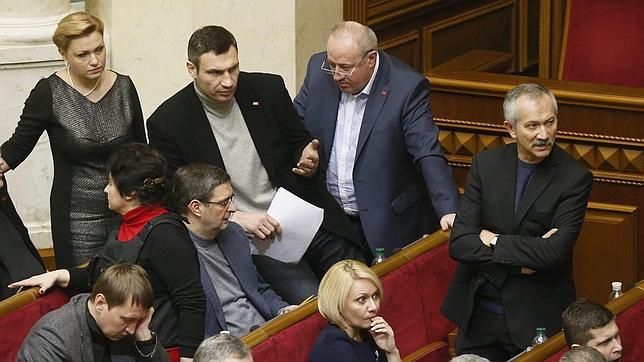 El Parlamento ucraniano trata de abrir la vía a una reforma constitucional