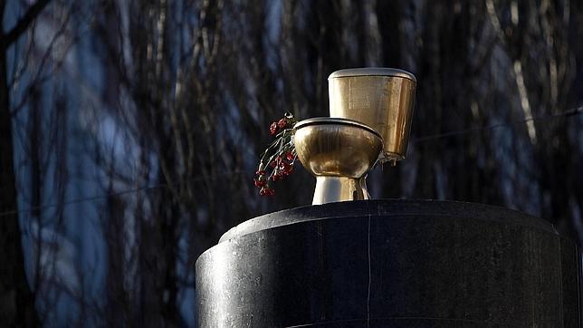 Los manifestantes de Kiev cambian a Lenin por un retrete dorado